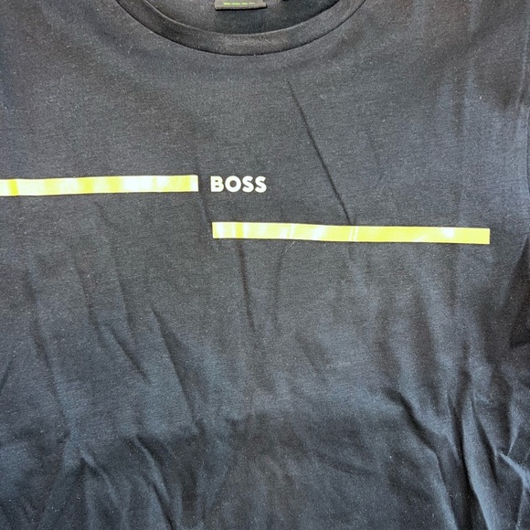 Men’s boss T shirt size small - Picture 2 of 4
